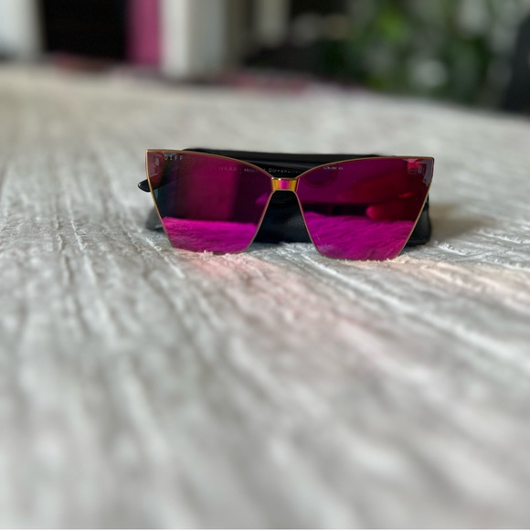 💖Diff Eyewear Goldie XS Black+Sunset Mirror Lens Pink Sunglasses *discontinued*💖 - Picture 3 of 3